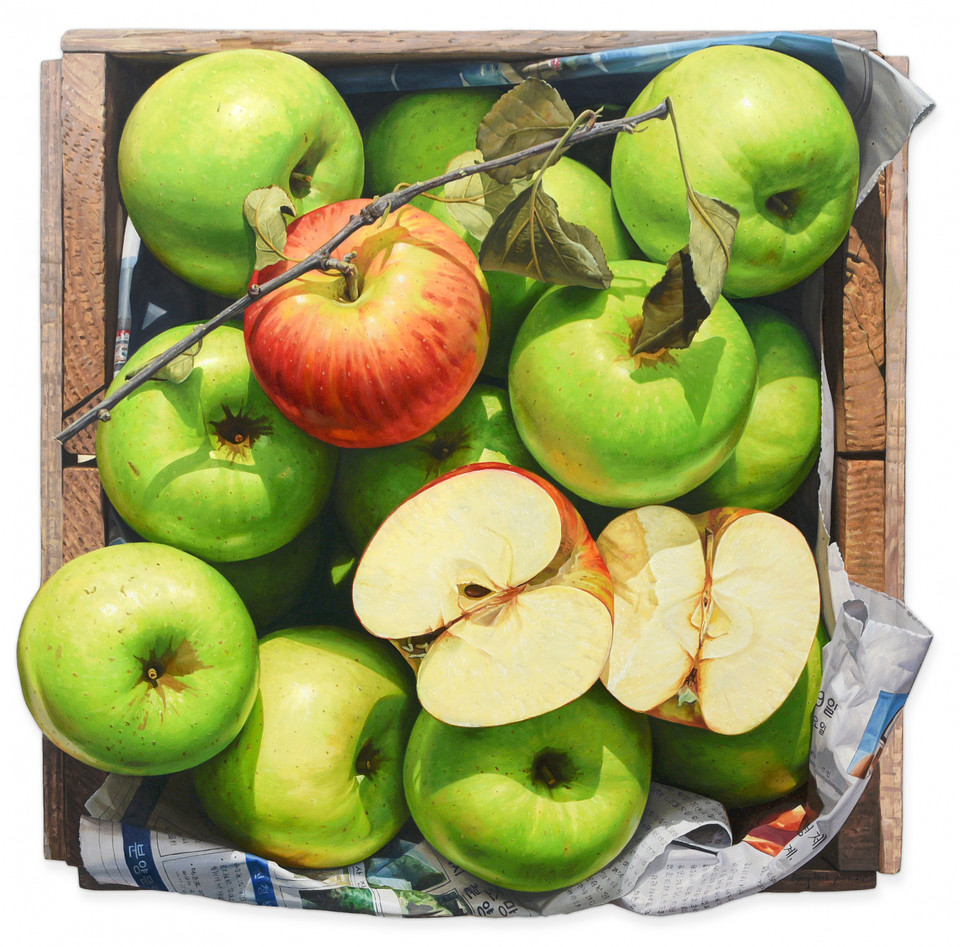 윤병락, 「녹색 위의 붉은 사과」, 102.5x105.5cm, 2010.