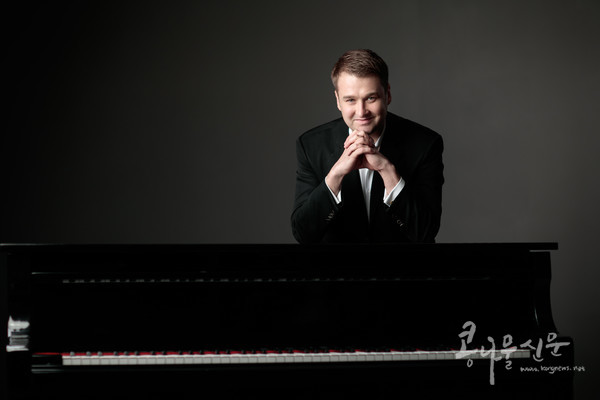 피아노 Peter Ovtcharov